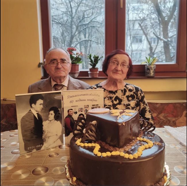 Родителите на Цветомир Иванов  празнуват Диамантена сватба - 60 години брак.