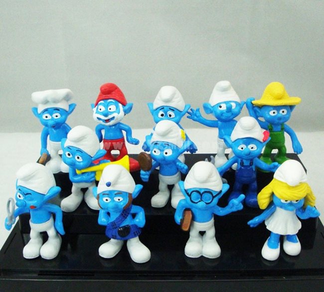 Пластмасовите фигурки във формата на сините човечета се правят за първи път от производител на зърнени храни.
