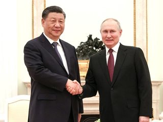 Си Цзинпин към Путин: Русия ще те преизбере през 2024 г. (Обзор)