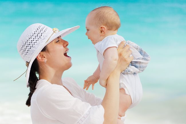 Сега майките имат право на платен годишен отпуск след връщане от майчинство.