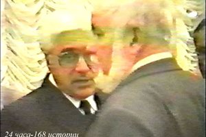 Андрей Луканов се вижда на приема в руското посолство на 7 ноември 1989 г. с приятеля си съветския дипломат Валентин Терехов. Той в спомените си казва, че е изпратен в България, за да свали Живков и да издигне Луканов на негово място.
