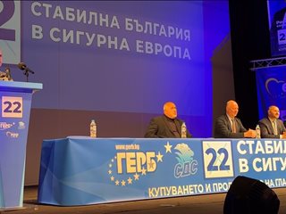 Късметче с капучиното на Бойко Борисов във Враца май предвеща успех на ГЕРБ на изборите (На живо)