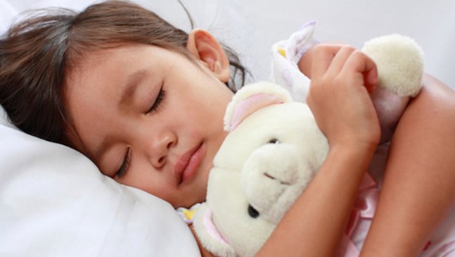Защо детето трябва да бъде научено да спи отделно възможно най-рано