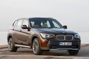 BMW X1 не е проблем за възрастните германци.