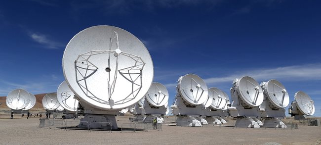 Система от сателити в пустинята Атакама търси извънземен живот.  СНИМКИ: РОЙТЕРС