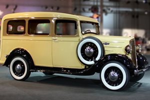 Първото комби в света - Chevrolet Suburban от 1935 г.