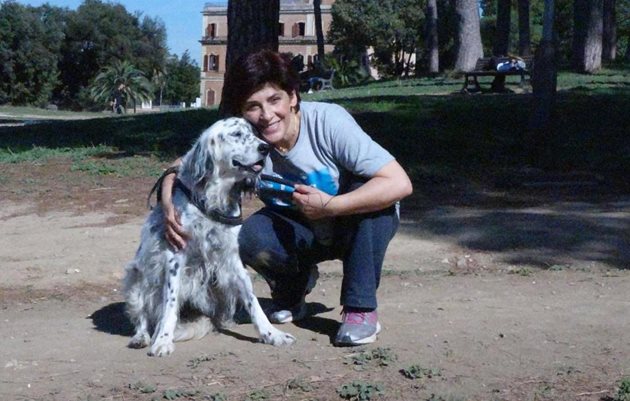 Италианката с кучето си в римски парк пред вила Doria Pamphili Снимка: ЕPA