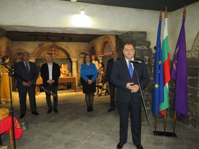 Кметът Даниел Панов откри новата експозиция.