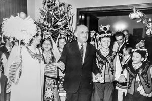 Битката за Коледа: През 1960 г. Тодор Живков пита да се празнува ли, БАН - не бива