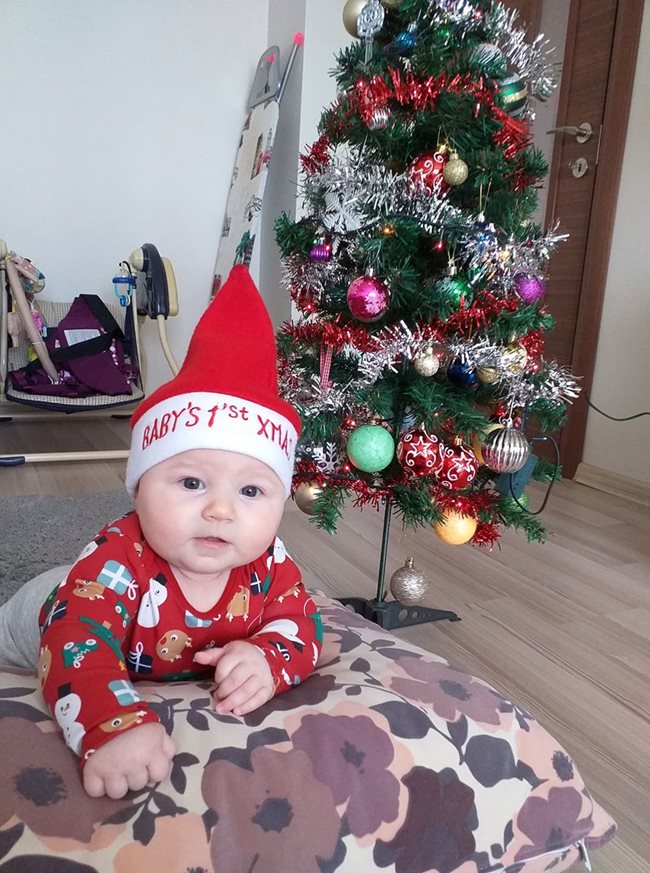 Даяна Владимирова е на пет месеца и за първи път ще посрещне Коледа.