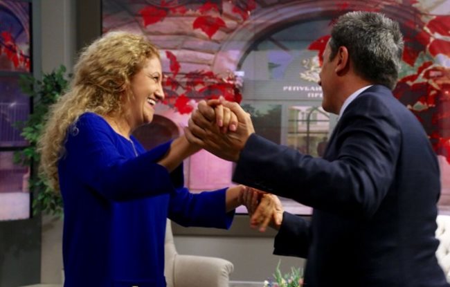 Пламен и Ели Орешарска се впуснаха в танц по телевизията като част от кандидат-президентската кампания през 2016 г.