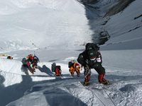 Глобалното затопляне принуждава преместването на базовия лагер на Еверест