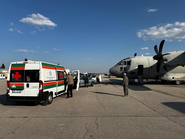 Самолетът C-27J “Спартан”  на летището във Варна.