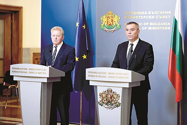Тахов и Войчеховски дадоха брифинг след срещата си в Министерски съвет