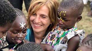 Изключителната история на Елена Панайотова - "майка" на 5000 кенийчета