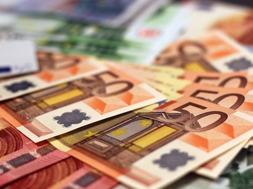 Едва 16 фалшификата на 1 милион истински евро банкноти засечени през 2023 г.