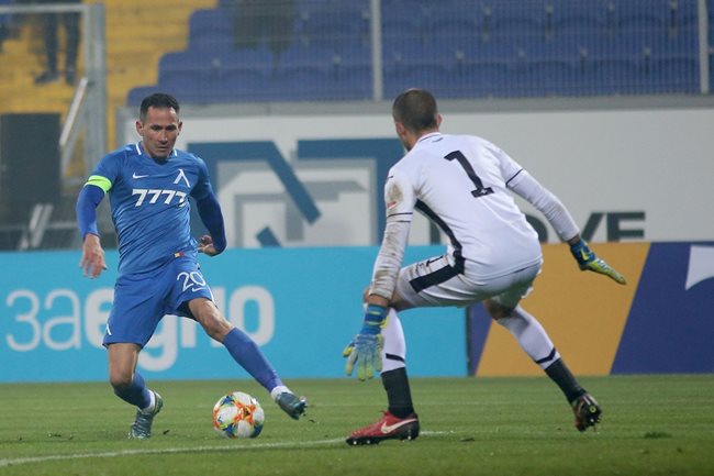 Миланов се хвана за коляното през второто полувреме срещу "Витоша"