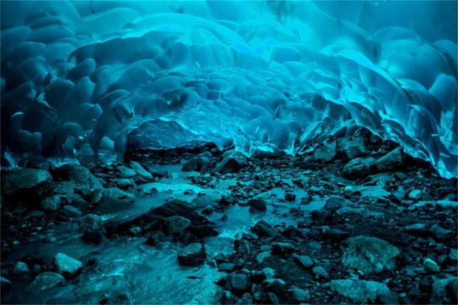 Ледената пещера в Аляска.