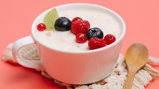 Здравословно ли е да ядем плодове и кисело мляко за вечеря?