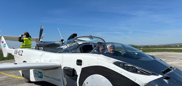 Жан-Мишел Жар пътува с летяща кола в Словакия (видео)