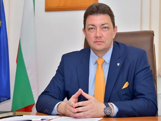 Кметът на Петрич иска "зелени коридори" на ГКПП Кулата за празни камиони
