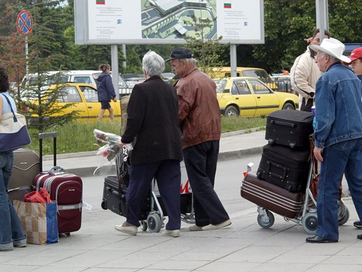 Младите пътуват из България, по-възрастните ходят в чужбина