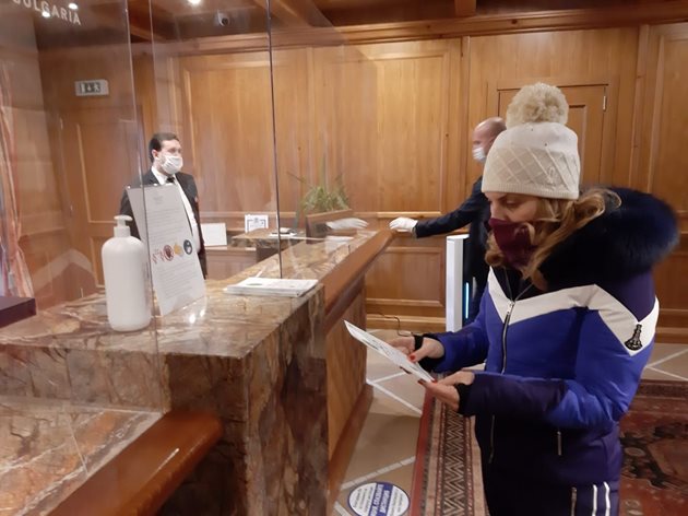 Николова бе днес в Банско, за да инспектира спазването на мерките в хотелите и ски-зоната Банско.Снимки министерство на туризма