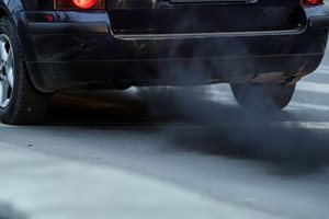 Натискът върху колите с двигател с вътрешно горене заради замърсяването на въздуха водят до тяхната бавна, но предизвестена смърт.

СНИМКА: РОЙТЕРС