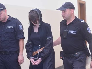 Пуснаха под домашен арест Ивет Стайкова - подсъдима за убийството на актрисата Виолета Донева