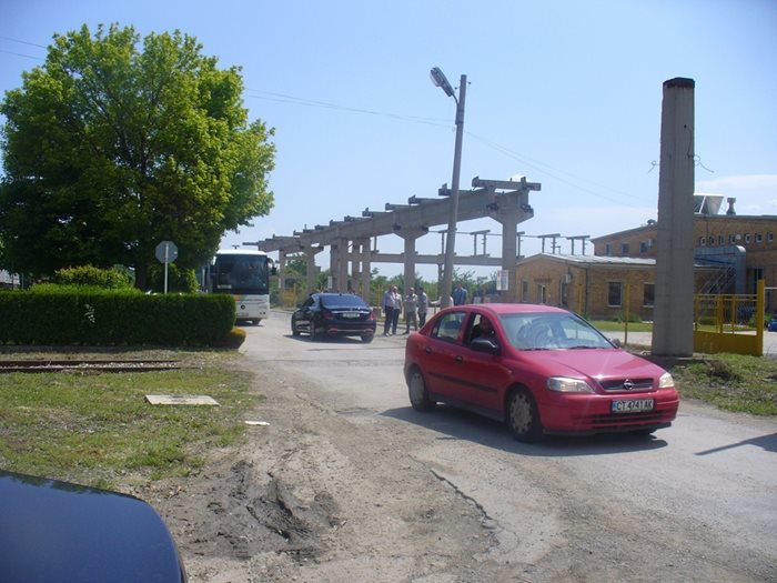 Една от частните улици в района на бившия Азотно-торов завод край Стара Загора, които пречат за нормалното развитие на бизнеса там.