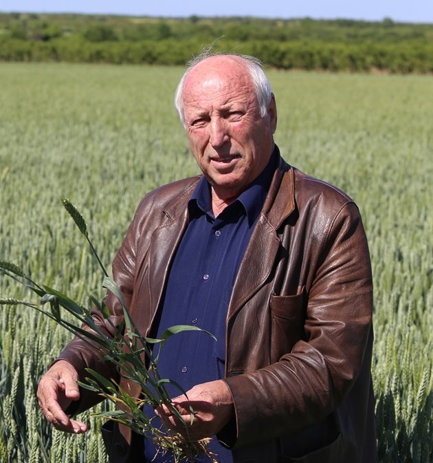 Петър Байчев се занимава активно със земеделие от 1991-1992 г. Той е Агробизнесмен на България за 2000 г. Управител е на фирма “Еко асорти 05”, обработва 16 500 дка земя, засята с пшеница, ечемик, рапица, слънчоглед, царевица, люцерна, грах. От десетина години работи 300 дка прасковена градина - с друга фирма. Произвежда годишно около 400 т месо, свинско и телешко.