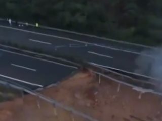 Най-малко 19 загинаха след срутване на магистрала в Китай (Видео)