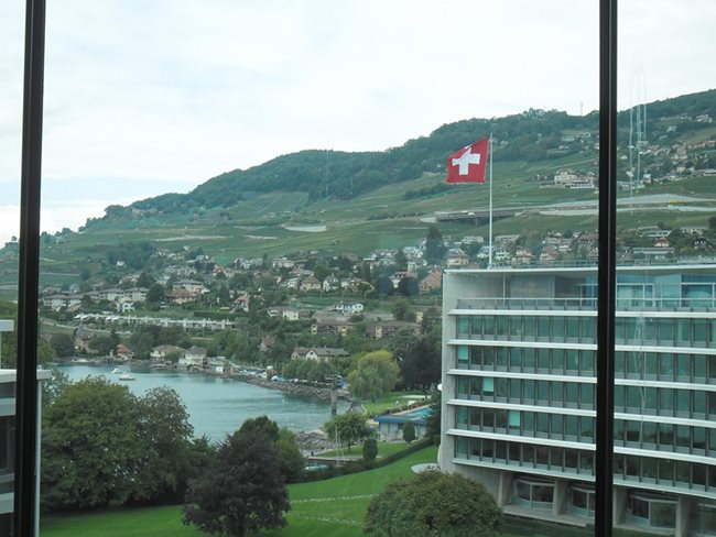 Централата на „Нестле“ се охлажда с вода от Женевското езеро, а хай-тек стъкла пазят топлина през зимата и хладина през лятото.