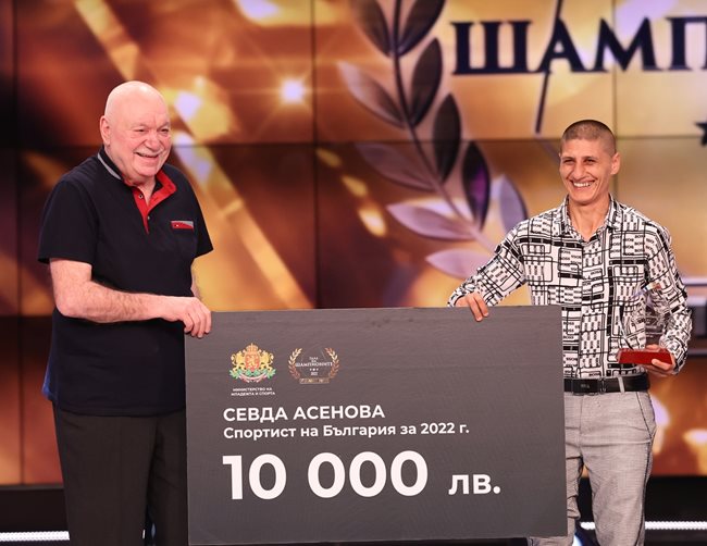 Боксьорката Севда Асенова също бе сред отличените