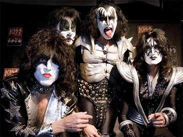 KISS надъхват Кличко за боя с Чеймбърс