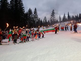 И със 70 лева може да се направи екскурзия за 3 март в родината (графика)