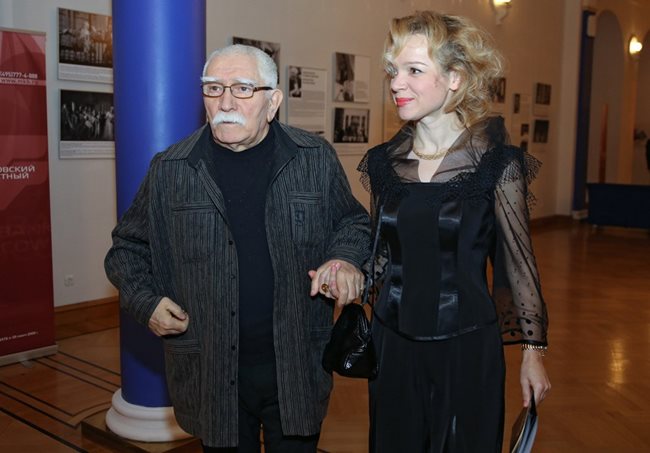 Легендарният актьор Армен Джигарханян със съпругата си Виталина Цимбалюк-Романовская по времето, когато отношенията им бяха нормални.