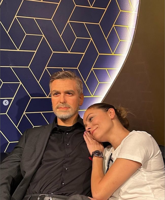 Йоанна Темелкова с восъчната фигура на Джордж Клуни
Снимка: Инстаграм