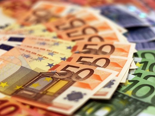 Банка Ю Би Ес изкупува обратно свой дълг на стойност от 2,75 млрд. евро
