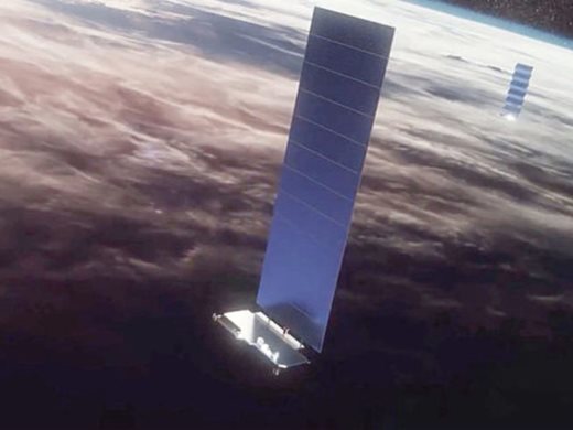 Компания "Спейс Екс" изстреля ракета-носител с 52 спътника от системата "Старлинк"