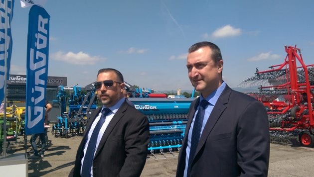 Зам.-министърът на земеделието Атанас Добрев и председателят на БАТА Даниел Минев