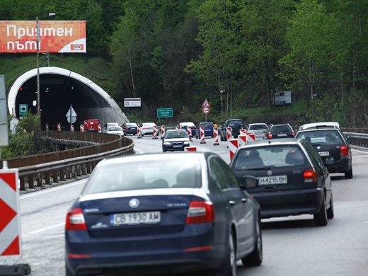 4 г. след убитата от лампа в тунел “Ечемишка” жена - още 3 месеца ремонт и тапи по магистрала “Хемус”