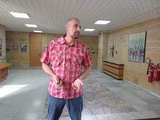 Осъденият на доживот полицай от Пловдив отказва да се предаде, барикадира се в дома си (снимки)