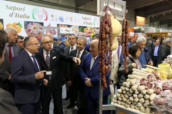 Министърът на земеделието, храните и горите Румен Порожанов откри изложенията “Агра”, “Фудтех” и “Винария” в Пловдив.
