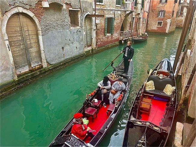 Венеция има 178 канали