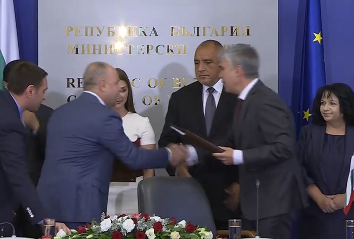 "Булгартрансгаз" и саудитското обединение "Консорциум Аркад" подписаха договор за "Балкански поток" в присъствието на премиера Бойко Борисов