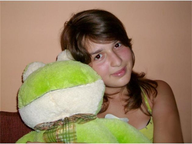 До средата на април 2009-а 13-годишната Диана била здраво и жизнено дете.
СНИМКИ: ЛИЧЕН АРХИВ И ЕЛЕНА ФОТЕВА