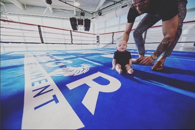 ММА боецът вече е водил сина си на боксовия ринг.