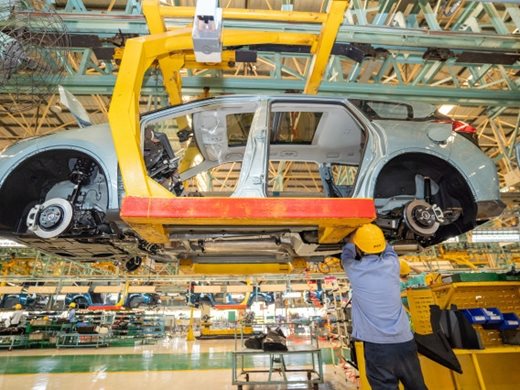Производството и продажбата на автомобили в Китай през първите три тримесечия се увеличават стабилно