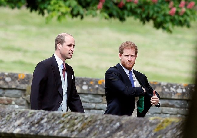 Принц Уилям и брат му принц Хари пристигат на сватбата на Пипа Мидълтън и Джеймс Матюс СНИМКА: РОЙТЕРС